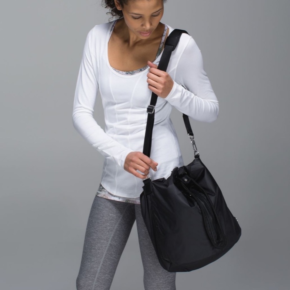 Lululemon sweat to street hobo black bag